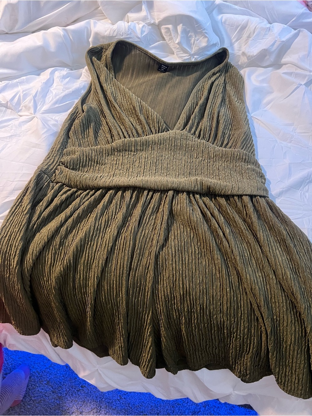 SHEIN Olive Green Pleated Sleeveless V-Neck Dress
